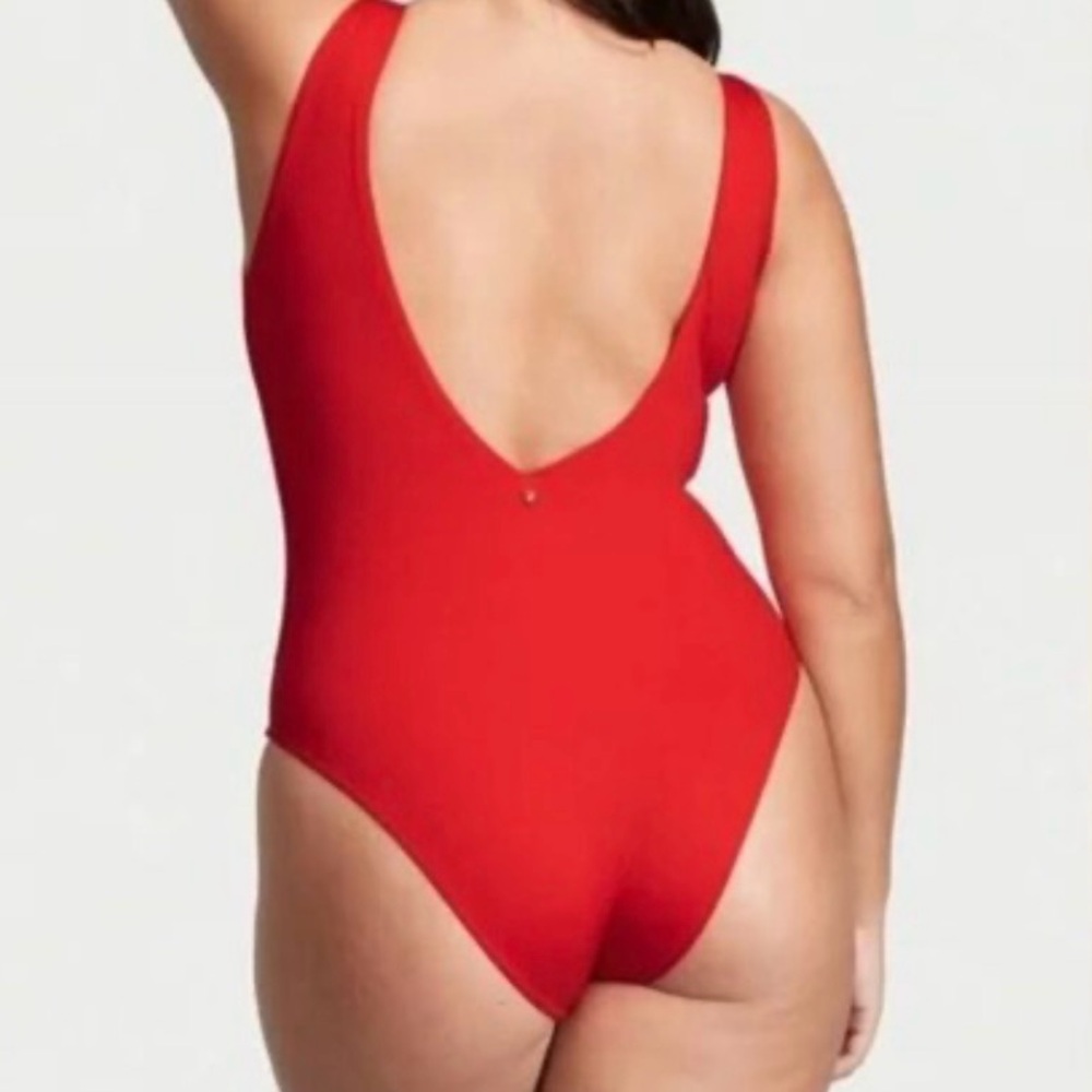 Victoria’s Secret Red One Piece Ribbed Swimsuit Size Medium Twist Plunge Padded - Picture 8 of 11